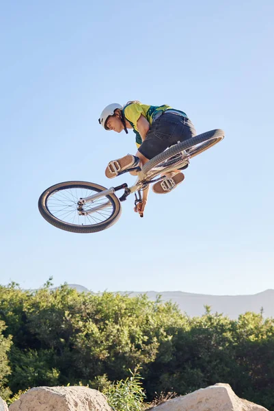 Rower Sporty Ekstremalne Fitness Świeżym Powietrzu Człowiek Robi Niebezpieczny Wyczyn — Zdjęcie stockowe
