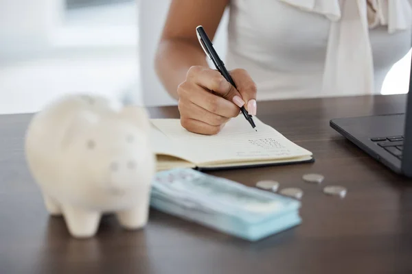 Dinheiro Banco Porquinho Orçamento Mãos Planejamento Financeiro Escrevendo Notebook Para — Fotografia de Stock