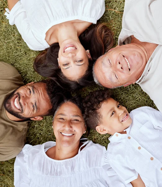 Grote Familie Gezicht Portret Glimlach Boven Ontspannen Kwaliteit Verlijmen Tijd — Stockfoto