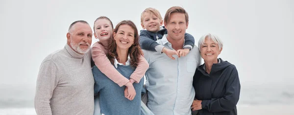 Familie Kinderen Strand Met Ouders Grootouders Kinderen Buiten Samen Vakantie — Stockfoto