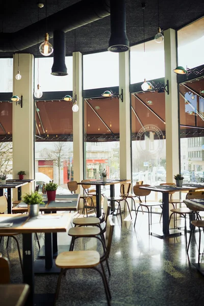 Tenang Sebelum Badai Sebuah Restoran Kosong Diisi Dengan Meja Dan — Stok Foto