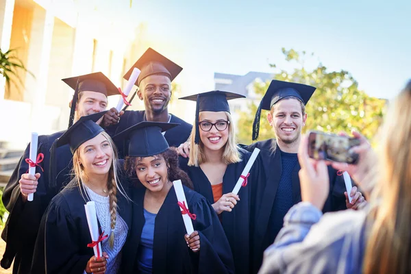 Todo Mundo Está Poco Feliz Estudiantes Día Graduación Universidad —  Fotos de Stock