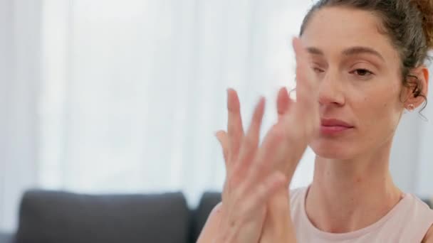 Fitness Yoga Evde Gerinen Kadın Meditasyon Eğitim Zen Egzersizi Pilates — Stok video