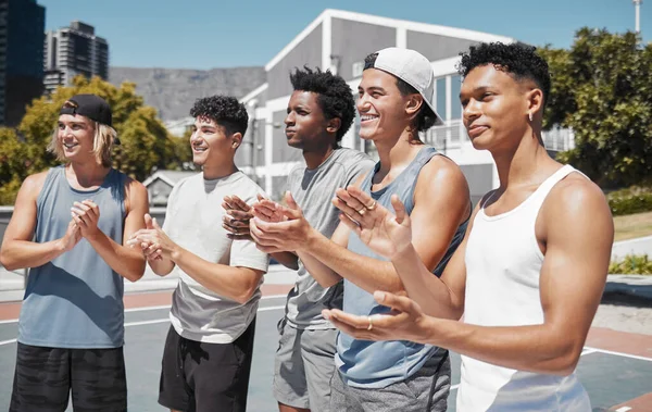 Basketbal Team Vrienden Applaus Van Mannen Voor Doel Ondersteuning Motivatie — Stockfoto