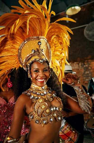 Låt Beatet Kontroll Beskuren Porträtt Vacker Samba Dansare Som Uppträder — Stockfoto