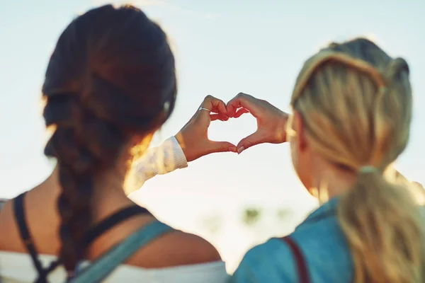 Tenemos Profundo Amor Por Viajar Vista Trasera Dos Amigas Irreconocibles —  Fotos de Stock