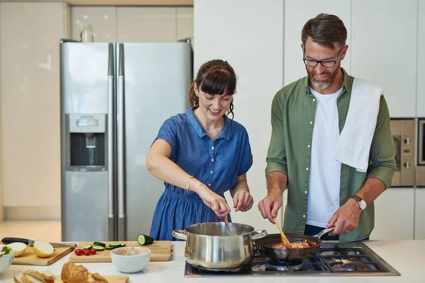 Its Going Twice Tasty Mature Couple Cooking Together Home — Stock Photo, Image