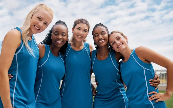Vielfalt Frauen Und Sportteam Mit Lächeln Für Unterstützung Geschlossenheit Oder — Stockfoto