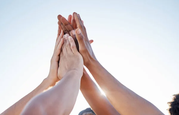 Руки Високі Ять Співпраця Спортивними Цілями Друзями Довірі Мотивації Підтримки — стокове фото