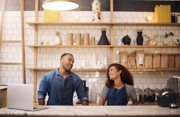 Onde Estaríamos Sem Outro Dois Jovens Empresários Seu Café Olhando — Fotografia de Stock