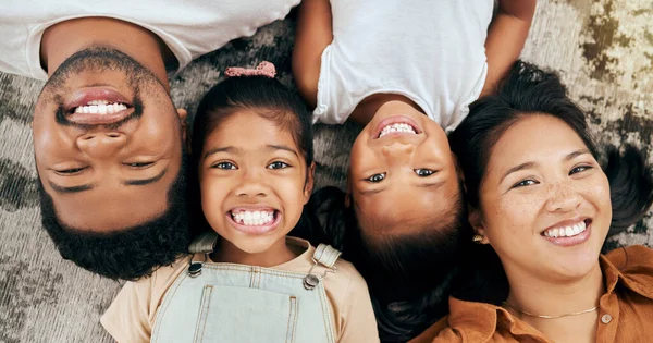 Blij Glimlach Portret Van Familie Vloer Met Bovenaanzicht Voor Verzorging — Stockfoto
