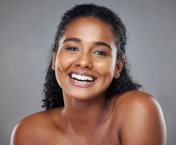 Mujer Negra Belleza Sonrisa Con Dientes Para Cuidado Piel Maquillaje — Foto de Stock