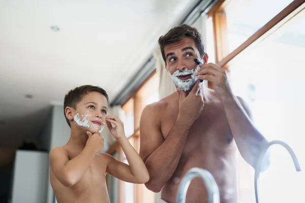 Tricky Part Handsome Young Man Teaching His Son How Shave — Stock Photo, Image