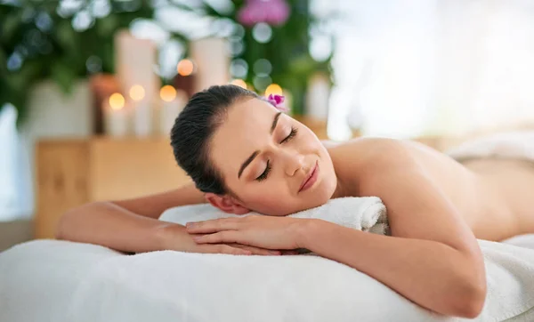 Time Stands Still Attractive Young Woman Relaxing Massage Table Spa — Stock Photo, Image