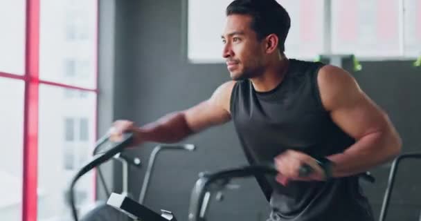 Homme Fort Vélo Pneumatique Gymnase Entraînement Cardio Pour Exercice Entraînement — Video