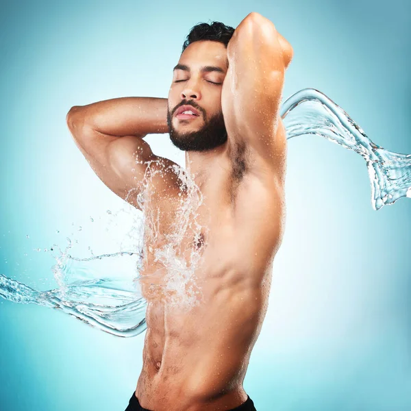 Wellness Water Spatten Lichaam Schoonheid Man Met Gezondheid Spieren Schone — Stockfoto