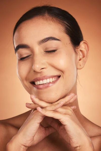 Красота Кожа Лицо Счастливой Женщины Позируют Косметики Оздоровительной Рекламы Макияж — стоковое фото