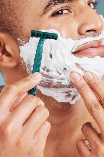 Rapador Espuma Homem Barbeando Sua Barba Para Higiene Saúde Pele — Fotografia de Stock