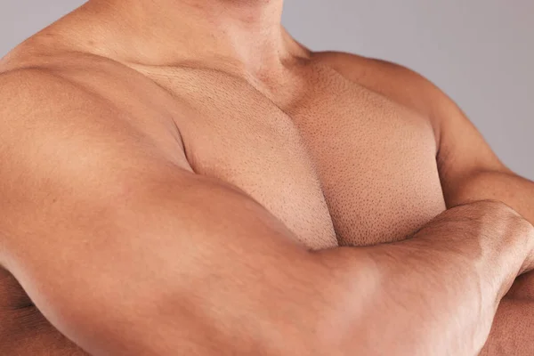 Cuerpo Músculo Bíceps Con Deportista Pie Brazos Cruzados Después Del — Foto de Stock