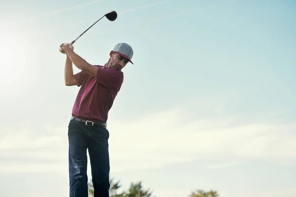 Dirait Pro Jeune Golfeur Masculin Concentré Sur Point Balancer Jouer — Photo