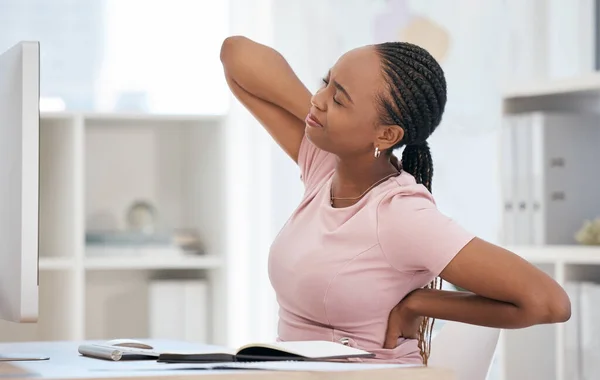 Burnout Estresse Mulher Negra Cansada Com Dor Nas Costas Escritório — Fotografia de Stock