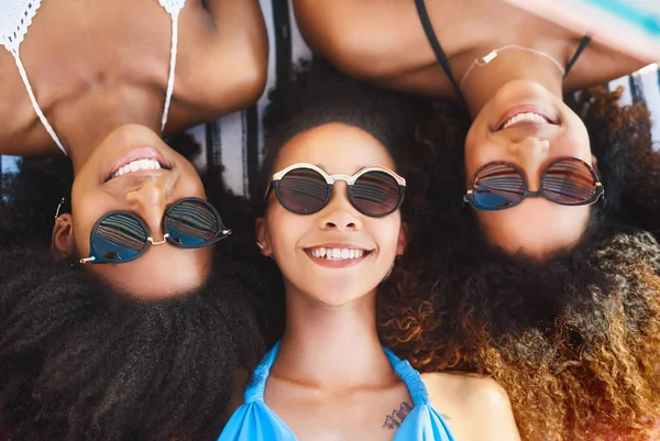 Friends Stylish Sunnies Summer Essentials High Angle Portrait Group Happy — Stock Photo, Image