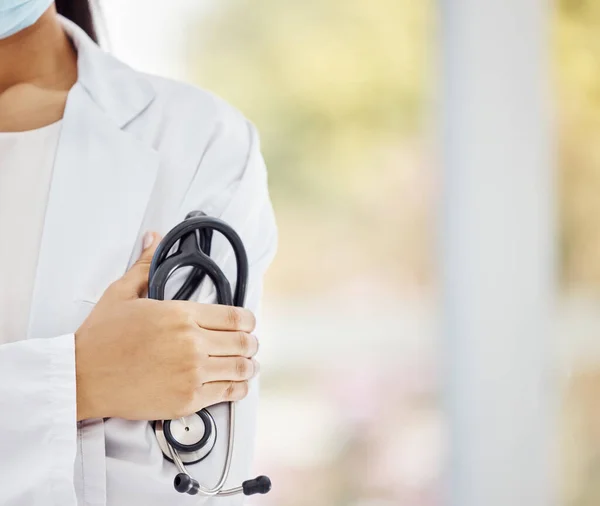Opieka Zdrowotna Covid Lekarz Kobieta Stetoskopem Ręku Szef Szpitalu Lub — Zdjęcie stockowe