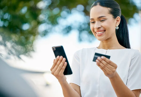 Kadın Telefon Kredi Kartı Ekommerce Için Online Alışveriş Veya Açık — Stok fotoğraf