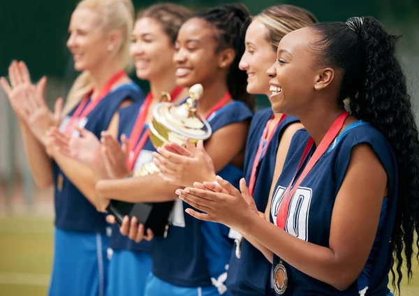 Trofeum Sport Kobiety Klaskające Sukces Motywacja Lub Świętowanie Profesjonalnej Grze — Zdjęcie stockowe