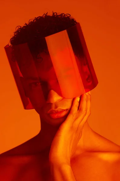 Cyberpunkowe Okulary Czerwony Neon Model Mody Kreatywnym Futurystycznym Stylem Fantazyjnym — Zdjęcie stockowe