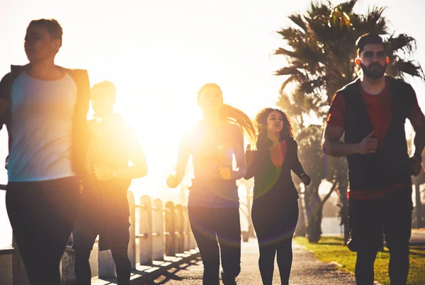 Seeing Them Push What Motivates Fitness Group Out Running Promenade — Stock Photo, Image
