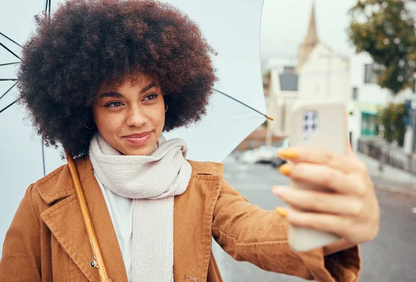 Viaggi Selfie Donna Telefono Con Ombrello Nella Città New York — Foto Stock