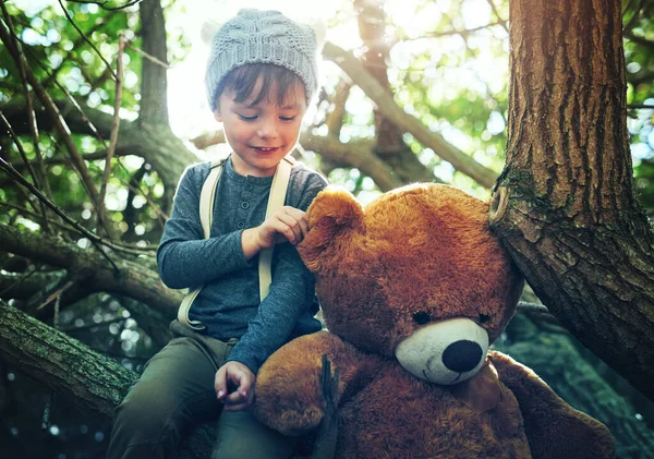 Fais Toujours Sortir Teddy Pour Jouer Avec Moi Petit Garçon — Photo