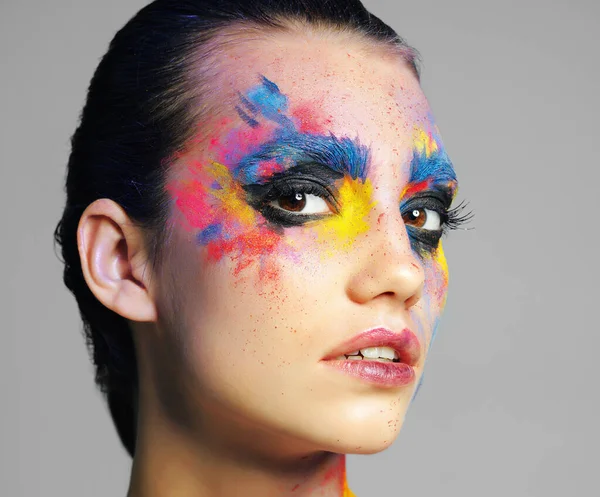 Quitando Aspecto Dramático Del Maquillaje Captura Estudio Una Atractiva Joven —  Fotos de Stock