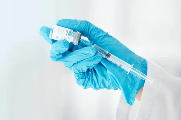 Covid Vacina Medicamento Com Mãos Médico Seringa Para Medicina Ciência — Fotografia de Stock
