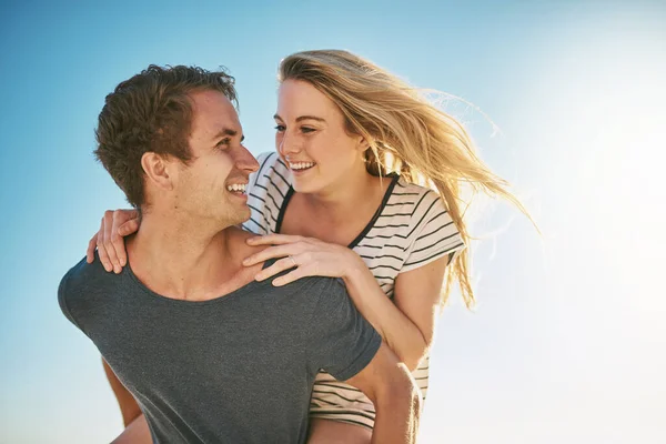Viver Amar Durante Todo Verão Jovem Casal Feliz Desfrutando Passeio — Fotografia de Stock