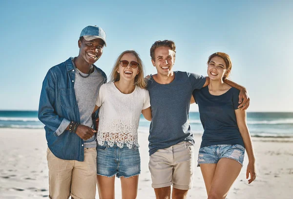 Theres Thing Too Much Beach Portrait Group Happy Young Friends — Stock Photo, Image
