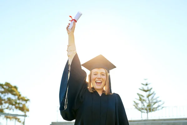 Lássuk Mire Képes Hiszel Magadban Egy Diplomás Diák Portréja Diploma — Stock Fotó