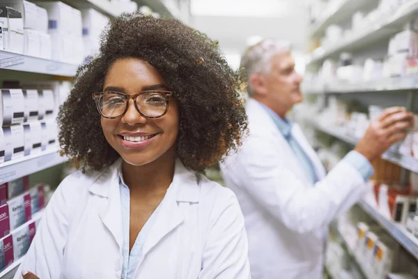 Come See Any Pain Discomfort Portrait Cheerful Young Female Pharmacist — Stock Photo, Image