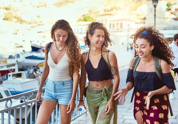 Talking New Adventures Take Girlfriends Vacation — Stock Photo, Image