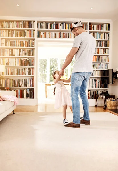Vediamo Come Muovi Padre Che Balla Con Sua Figlioletta Casa — Foto Stock