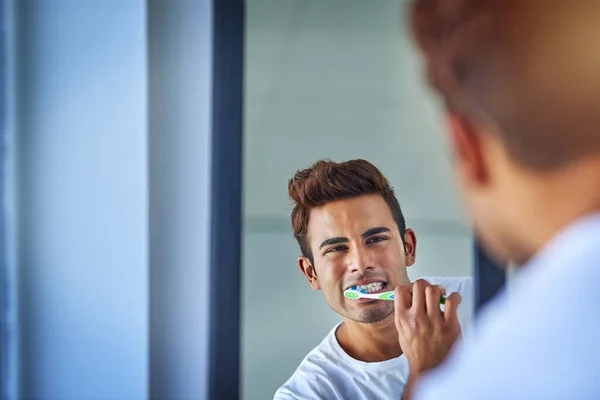Die Mundgesundheit Einer Priorität Machen Porträt Eines Glücklichen Jungen Mannes — Stockfoto