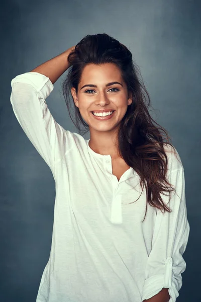Jeden Úsměv Může Změnit Svět Portrét Krásné Mladé Ženy Usmívající — Stock fotografie