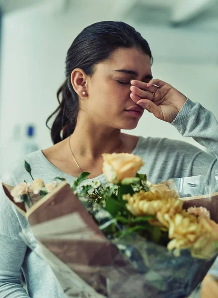 Sus Alergias Están Agrandando Una Mujer Negocios Que Siente Bien — Foto de Stock
