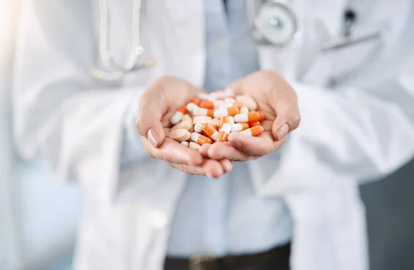 She Knows Which Pills Recommend You Closeup Shot Unidentifiable Doctor — Stock Photo, Image