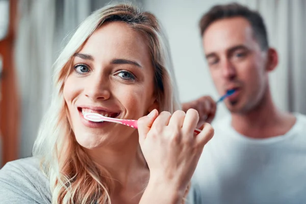 Theyll Sparkling Were Done Portrait Young Couple Brushing Teeth Together — Stock Photo, Image