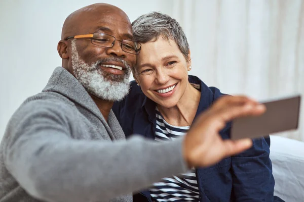Jamais Trop Vieux Pour Selfie Couple Personnes Âgées Affectueux Qui — Photo