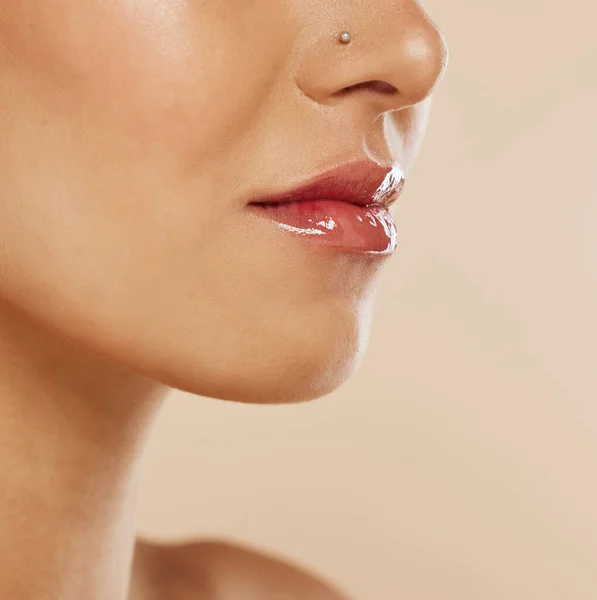 Piękno Usta Usta Błyszczykiem Szminka Kosmetyki Makijaż Produkt Makiety Reklama — Zdjęcie stockowe