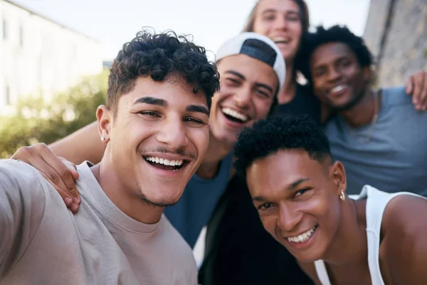 Treningsevne Selfie Gruppevenner Med Smil Til Treningsfellesskap Velvære Motivasjon Utendørs – stockfoto