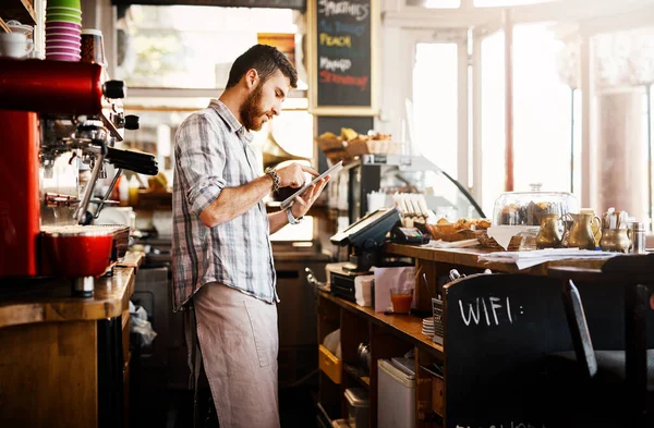 Maybe Should Draw Customers Online Young Man Using Digital Tablet — Stock Photo, Image